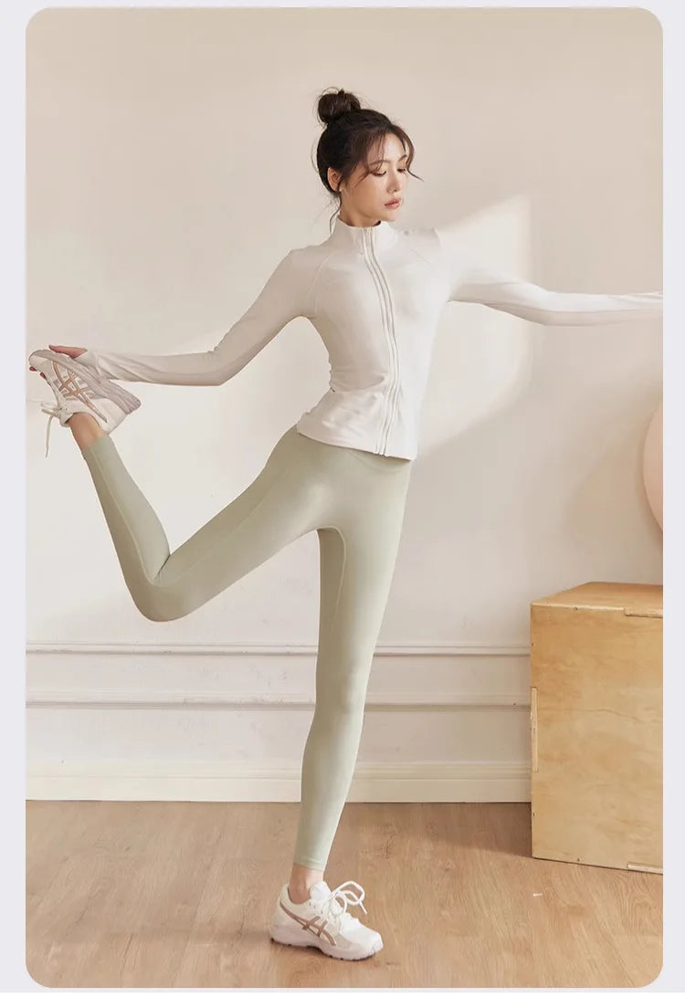 Women's Zip-Up Long Sleeve Yoga Jacket – Quick-Dry, Lightweight Sportswear